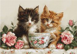 Broderikit Tavla Morning of the Cats - Kattungar bland rosor