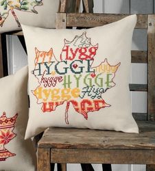 Broderikit Kudde Blad med text Hygge