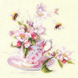 Broderikit Talva Kopp Äppleblommor bin brodera korsstygn