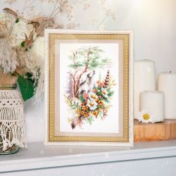 Broderikit Tavla Varg i skogen djur naturen blommor brodera korsstygn