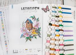 Broderikit Tavla Liten fågel vid fågelholk