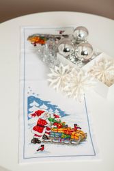 Broderikit Tomte på släde - löpare
