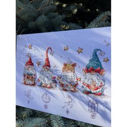 Broderikit Tavla Christmas gnomes - Jultomtar