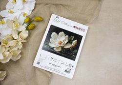 Broderikit Tavla The Magnolia Dew - Daggdroppar på magnolia blomma