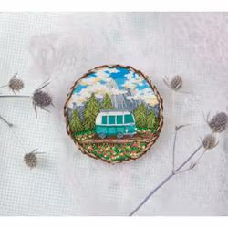 Embroidery - Broderikit - Resa - Brodera en brosch