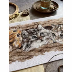 Broderikit Tavla Fluffy trio - Kattungar
