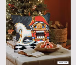 Broderikit Kudde A very old story - Nötknäppare