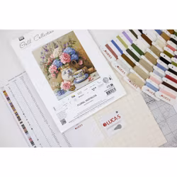 Broderikit Tavla Floral Nostalgia - En kopp te och en vas med blommor