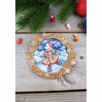 Broderikit  Korsstygn på träbas Kaninen åker skridskor