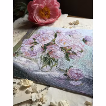 Broderikit Tavla Peonies on the windows - Pioner i fönstret
