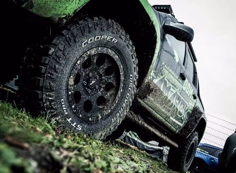 Cooper Discoverer STT PRO 245/75R16