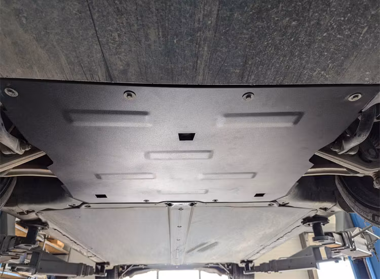 Underkörningsskydd främre elmotor Tesla Model 3 2020-2024