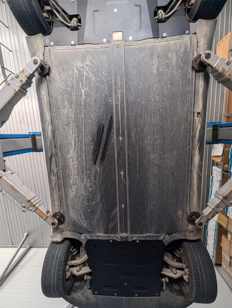 Underkörningsskydd främre elmotor Tesla Model 3 2020-2024