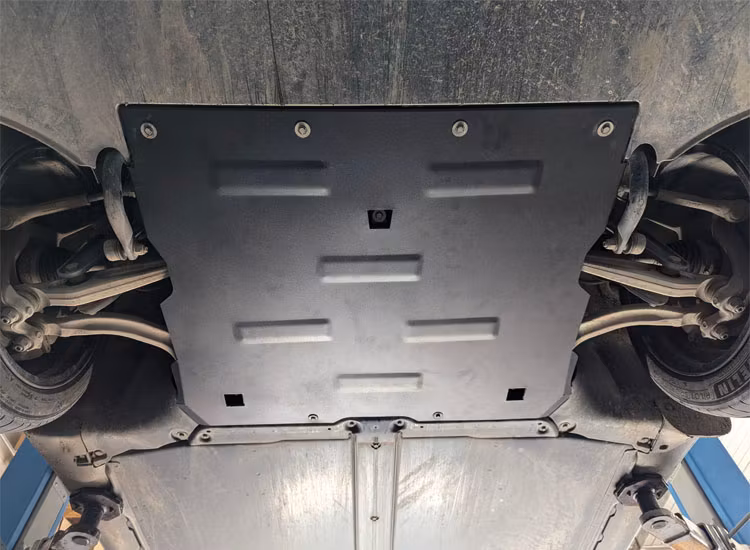 Underkörningsskydd främre elmotor Tesla Model 3 2020-2024