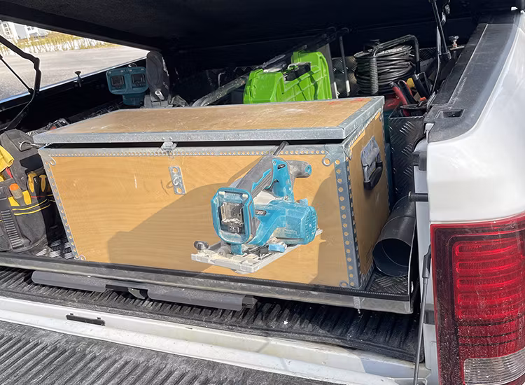 Lastsläde Almeco Ford F-150 2021+ med inbyggda sidofack