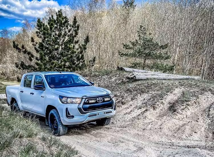 Extraljuskit grill Lazer Triple-R 750 (G2) Toyota Hilux Legend/Hero 2021+