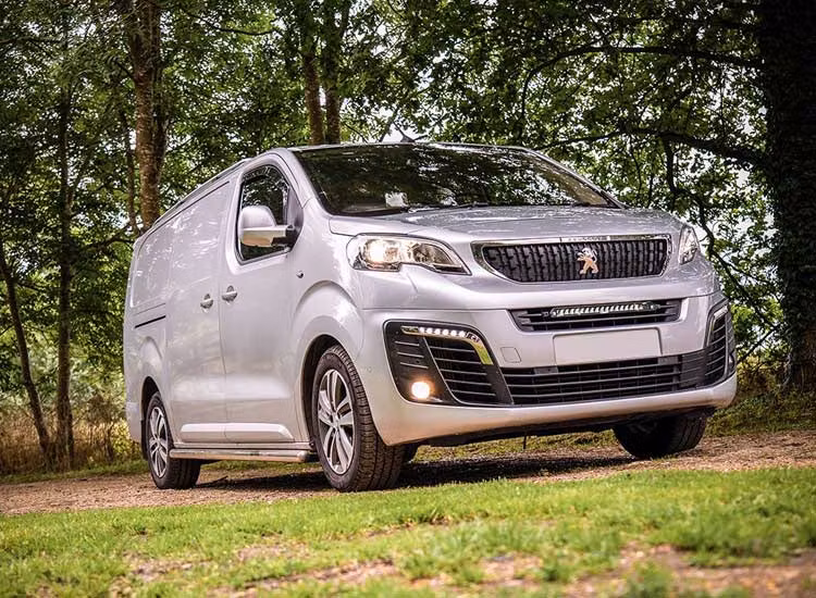 Extraljuskit Lazer Linear-18 Expert / Vivaro / Jumpy