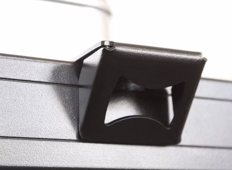 Modellanpassad flasköppnare till Front Runner takplattform