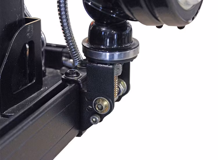 Fäste för arbetsbelysning till Front Runner takplattform