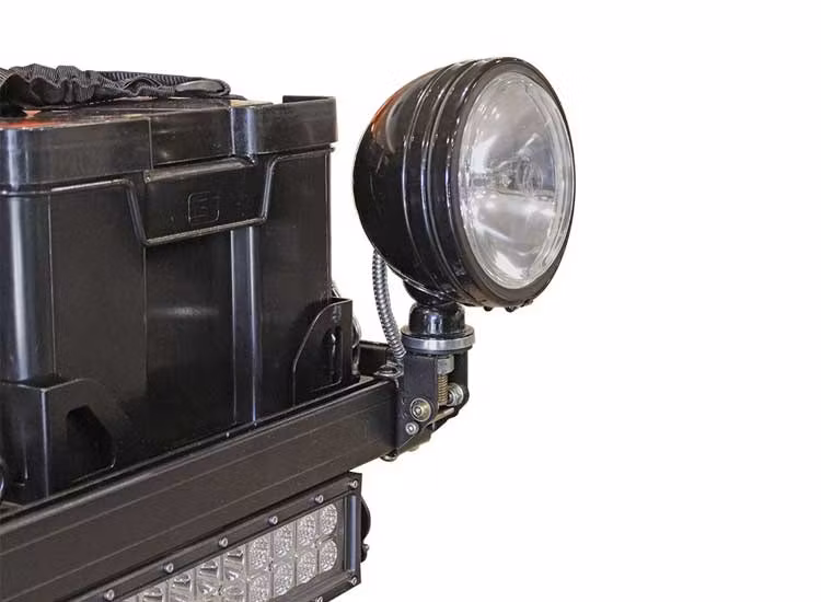 Fäste för arbetsbelysning till Front Runner takplattform