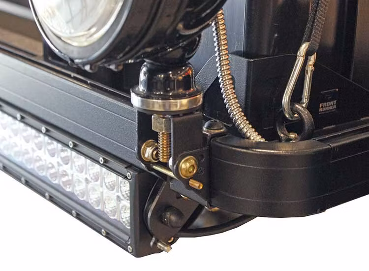 Fäste för arbetsbelysning till Front Runner takplattform