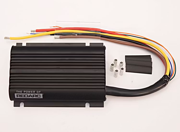 REDARC DC-DC laddare 40A & MPPT solcellsregulator