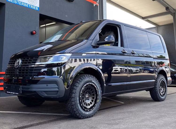 Twin Monotube Projekt Satinblack AT 8X17 ET40 VW T5 / T6 / Amarok