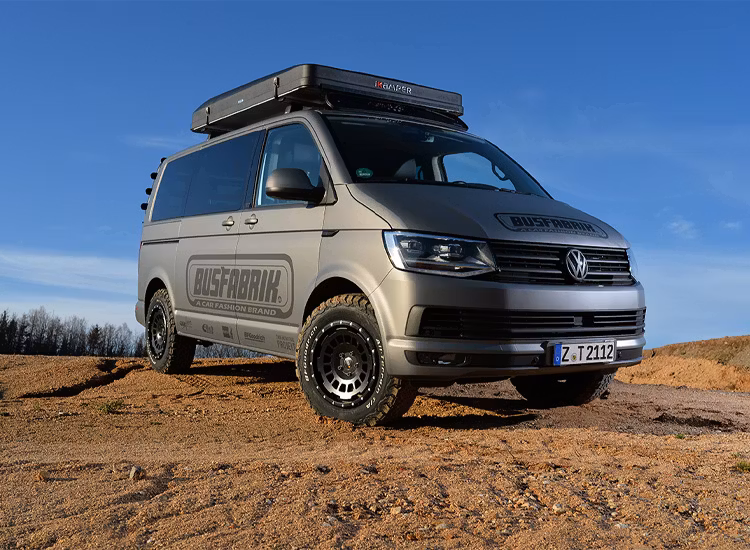 Twin Monotube Projekt Satinblack AT 8X17 ET40 VW T5 / T6 / Amarok