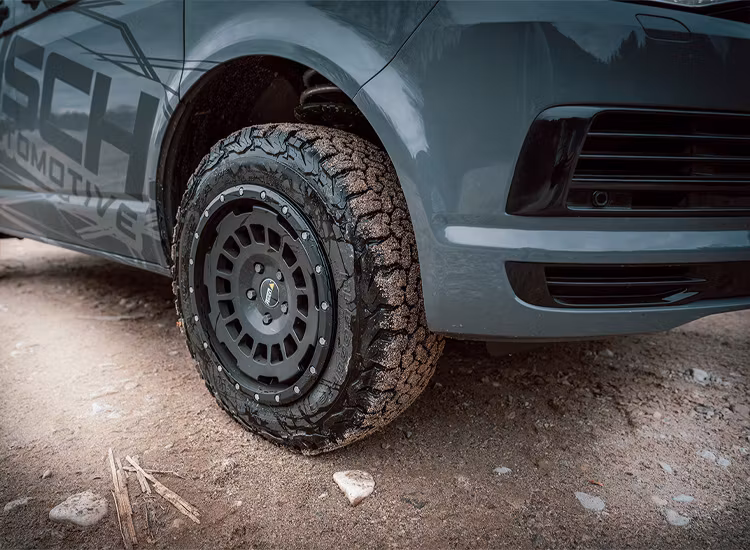 Twin Monotube Projekt Satinblack AT 8X17 ET40 VW T5 / T6 / Amarok