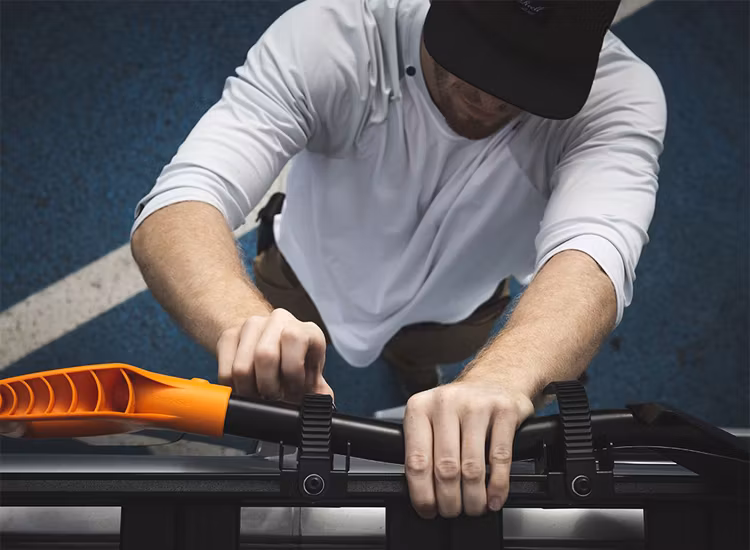 Snabbfästen för spade och paddlar till Front Runner