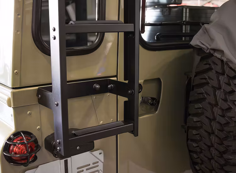 Bakre stege Front Runner Land Rover Defender 90 / 110 1983-2016