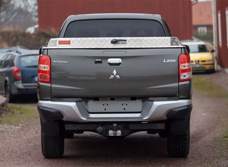 Flaklock Almeco Mitsubishi L200 Club Cab 2015+