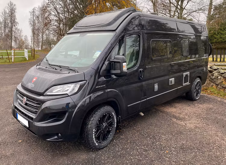 Komplett fälgpaket D88 Flatblack 8x18 5/118 5/130 ET48 245/60R18