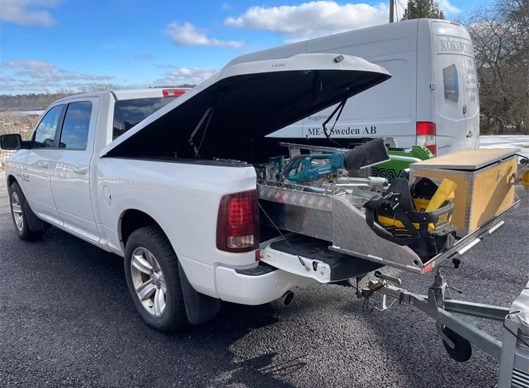 Lastsläde Almeco Dodge Ram 1500 med inbyggda sidofack