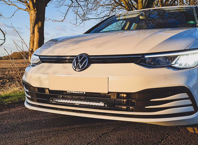 Extraljuskit Lazer Linear-18 VW Golf Mk8 2020+