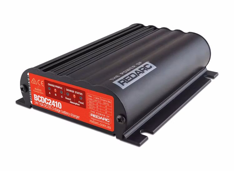 REDARC BCDC2410 Trestegs 24V 10A DC-DC laddare & MPPT