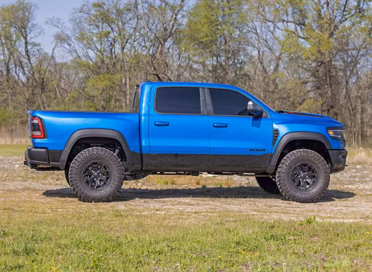 Nivelleringssats Rough Country 1,5 tum OFD Dodge RAM 1500 TRX 21-24