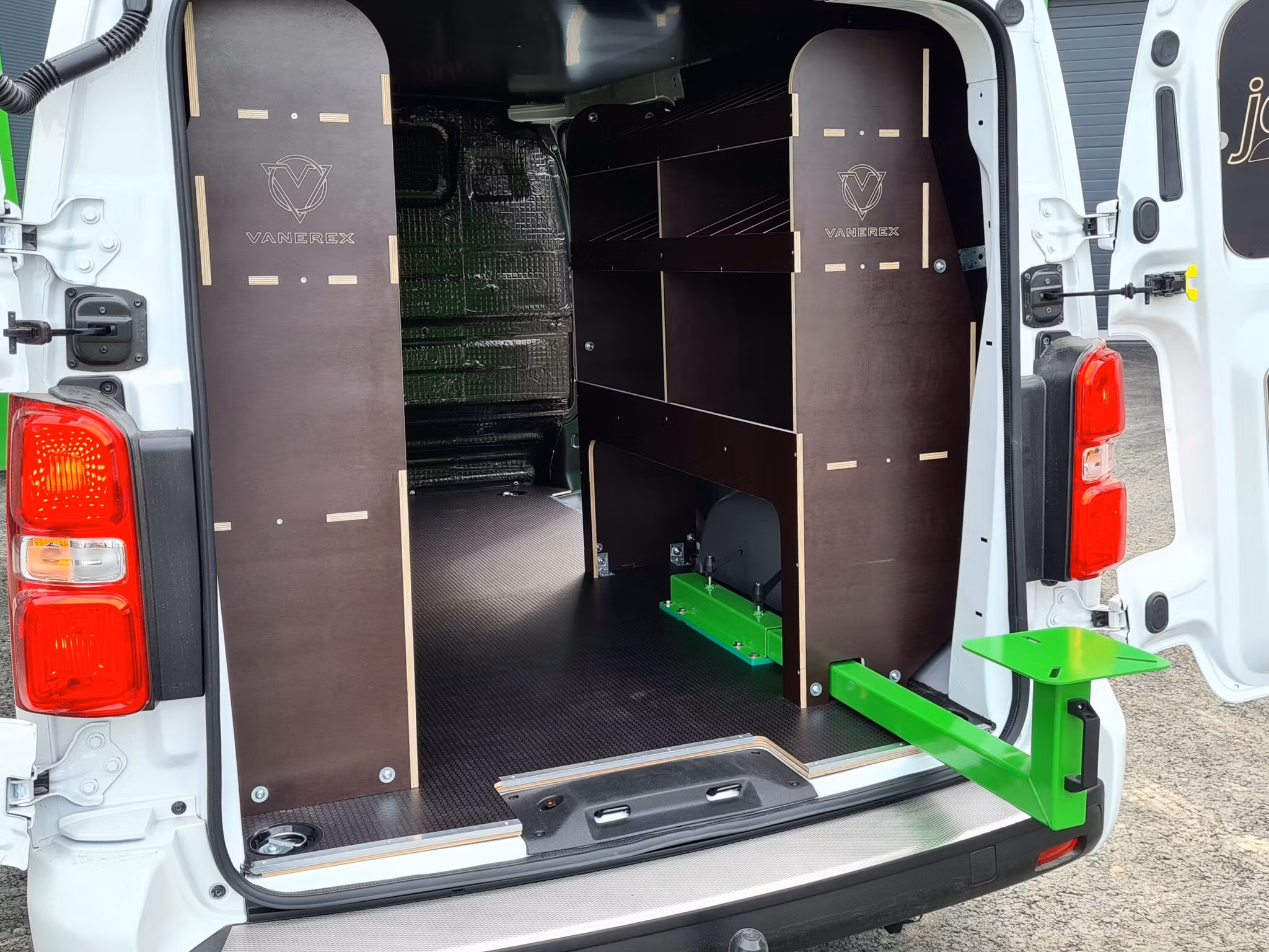 Utdragbar skruvstyckesbas Vanerex