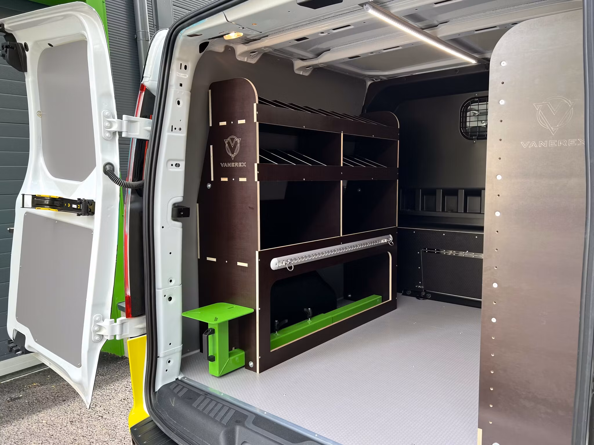 Utdragbar skruvstyckesbas Vanerex