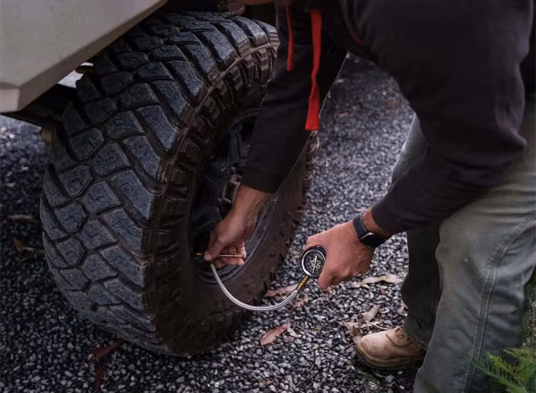 Saber däcktrycksklocka för tömning