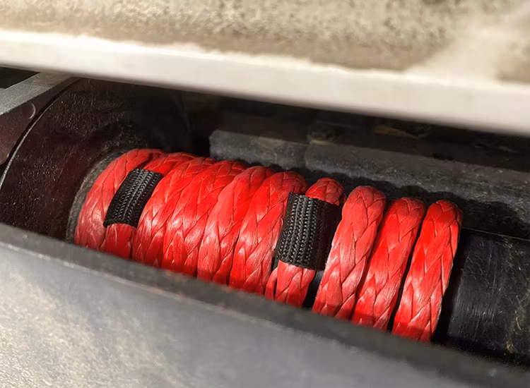 Saber Rött enflätat vinschrep 13,500Kg 50M 12mm SaberPro® Comp Spec