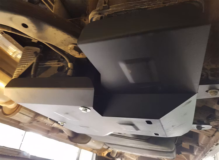 Underkörningsskydd / Hasplåt AdBlue VW Crafter/MAN TGE 2017+