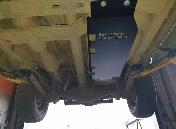 Underkörningsskydd bränsletanken Nissan Navara D23 NP300 2016+