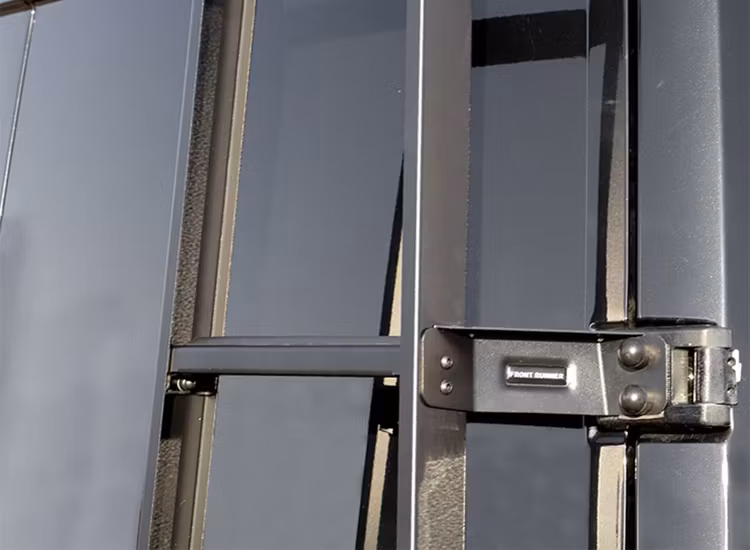 Front Runner Stege Mercedes-Benz Sprinter