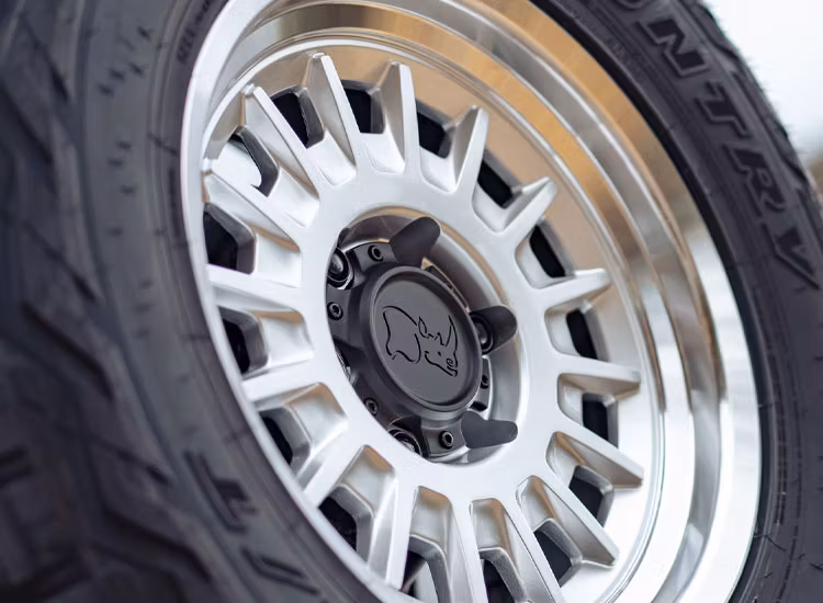 Black Rhino gloss silver aliso 16x8 / 6X139.7 / ET0