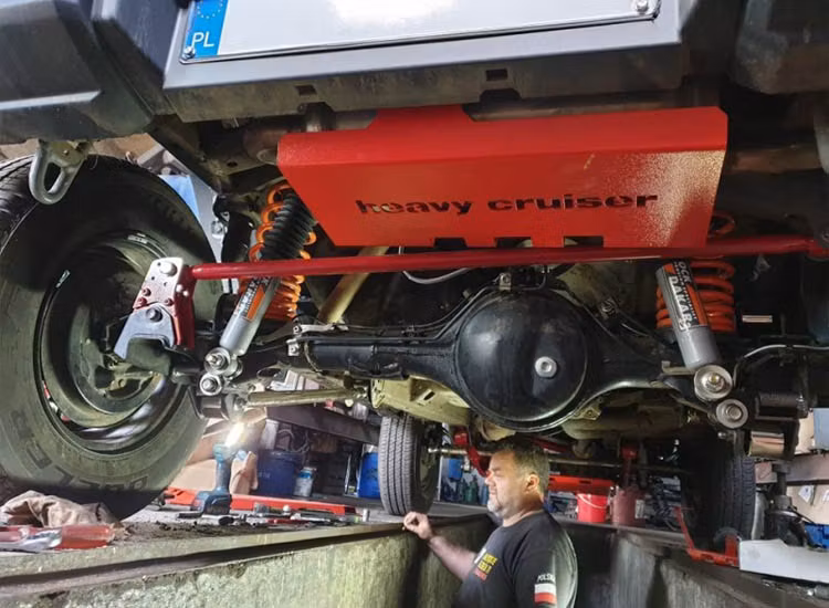 Underkörningsskydd till ljuddämpare bak Suzuki Jimny 2018+