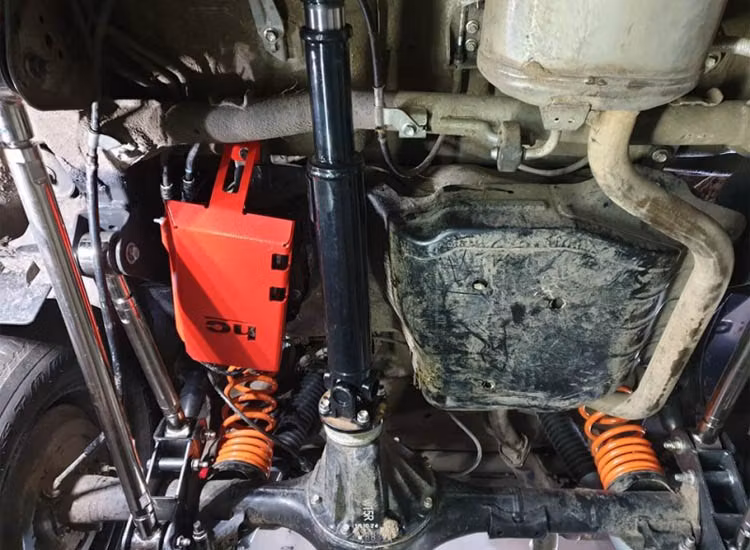 Underkörningsskydd till bränslefilter Suzuki Jimny 2018+