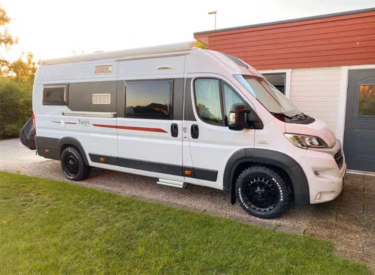 Fälgpaket Dirt A.T D210 8x18 5/118 5/130 ET48 Ducato / Jumper / Boxer