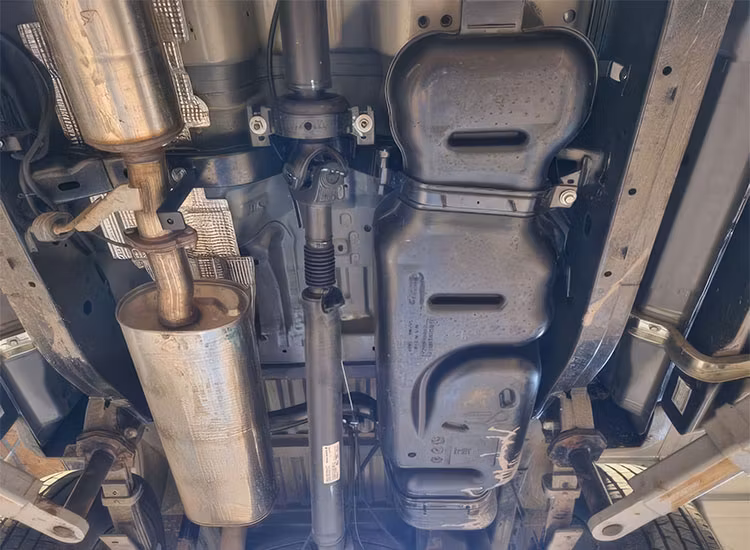 Underkörningsskydd bränsletank VW Amarok 2023+