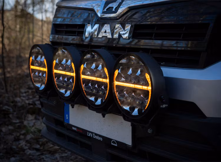 4-pack Predator 9 tum LED extraljus med kabelsats